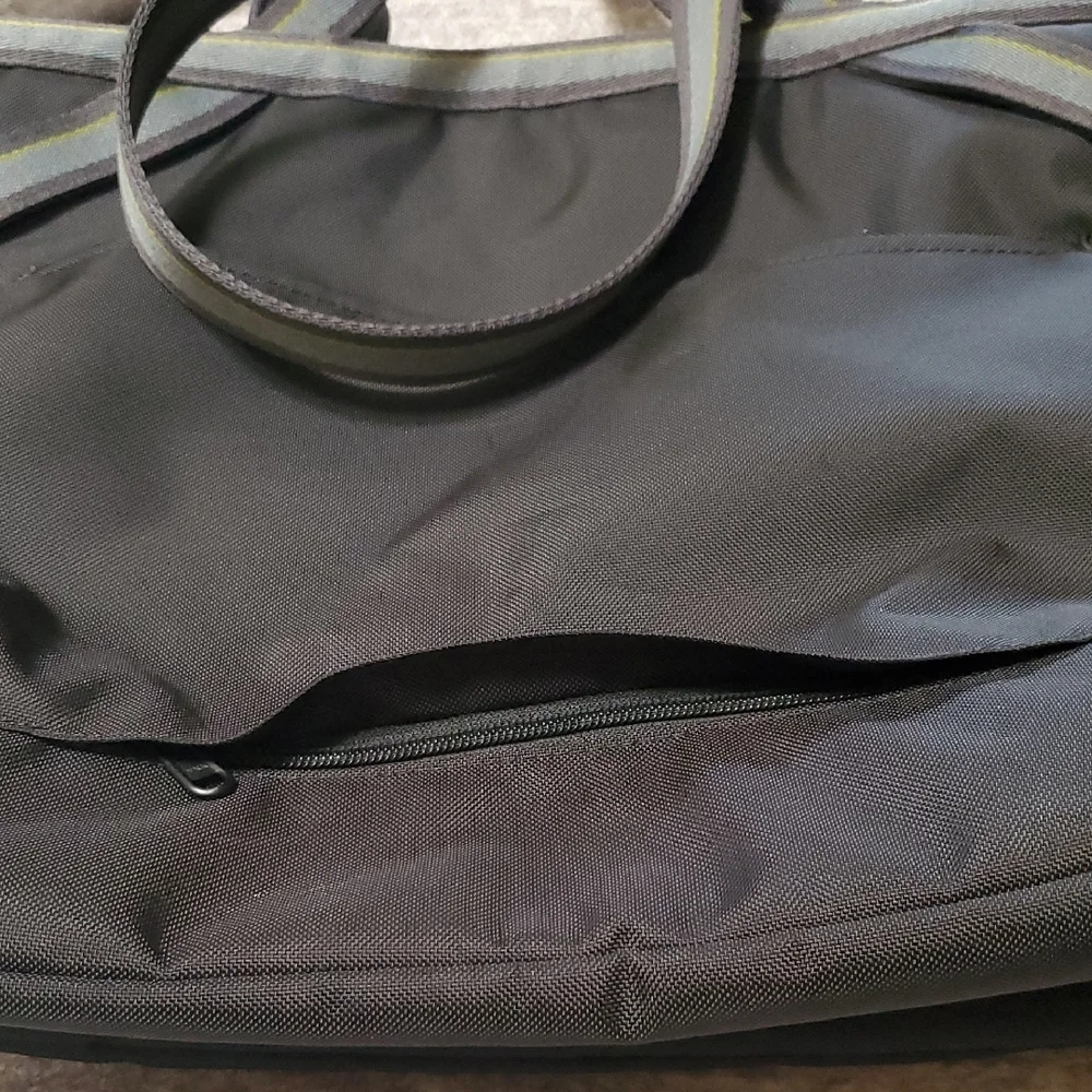 Sherpani Grey and Black Tote Bag with Sporty Design - Picture 5 of 9